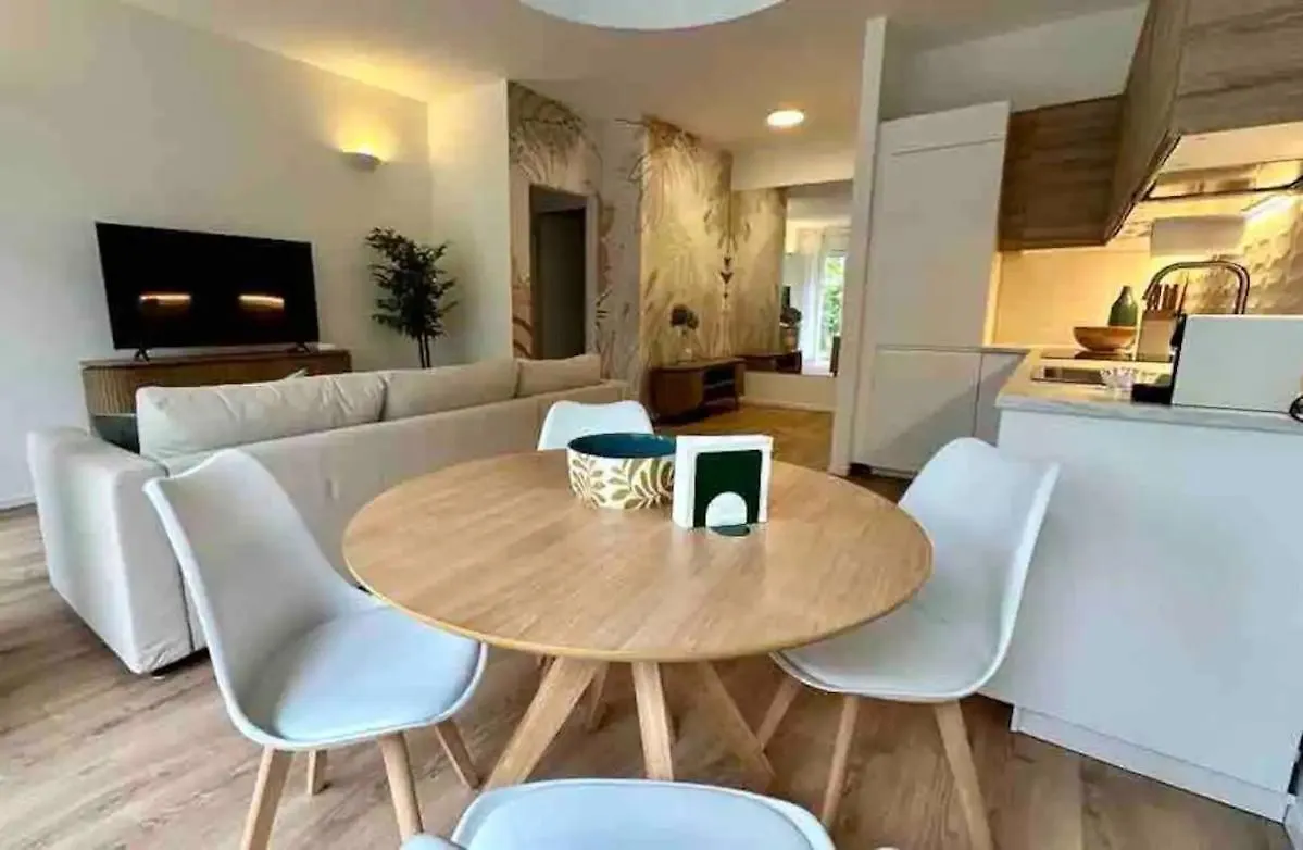 Apartment Luxury 2 Bedroom Apartament, Close To San Siro, Fiera And 10 Min Metro To Duomo Milan Italy