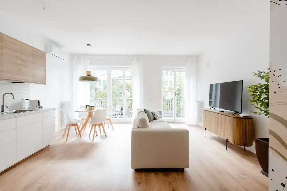 Luxury 2 Bedroom Apartament, Close To San Siro, Fiera And 10 Min Metro To Duomo contacts